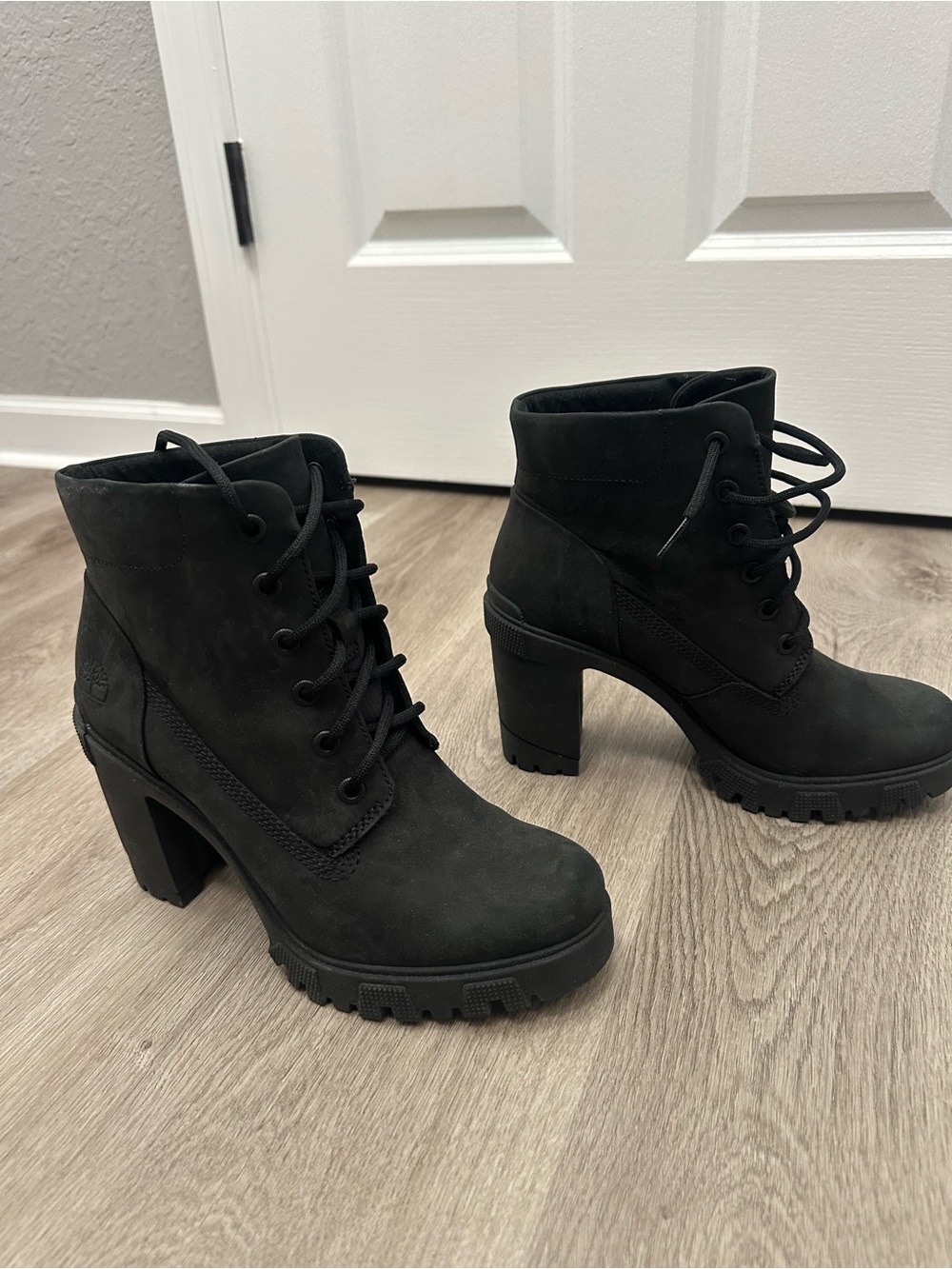 Timberland Black Lace-Up Chunky Heel Ankle Boots for Women